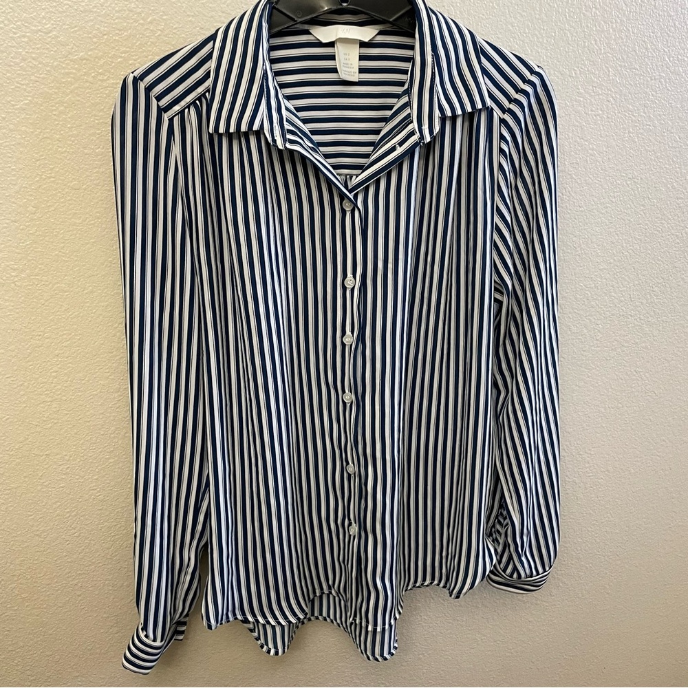 H&M Women’s Button Up Top Size 2